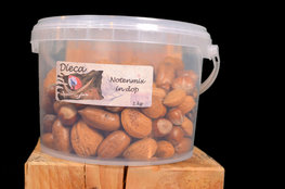 Nut mix in shell 1 kg 